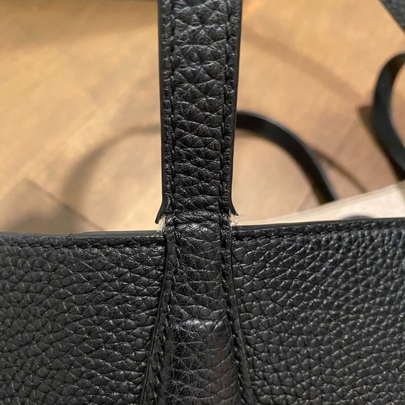 Tory Burch Perry Tote Bag in black leather - Picture 7 of 11
